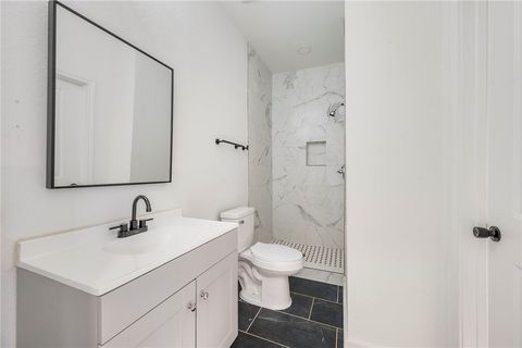 Tiny photo for 906 E Washington Avenue, Navasota, TX 77868 (MLS # 26003335)