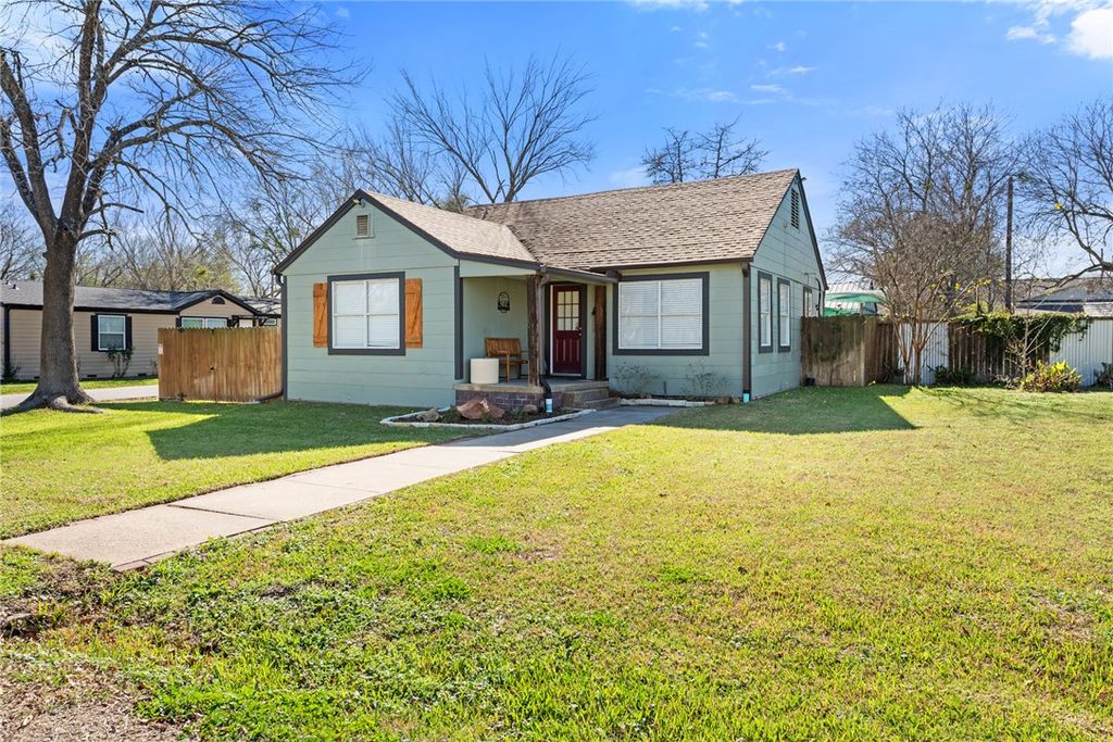 Photo of 1019 E 27th Street, Bryan, TX 77803 (MLS # 26001632)