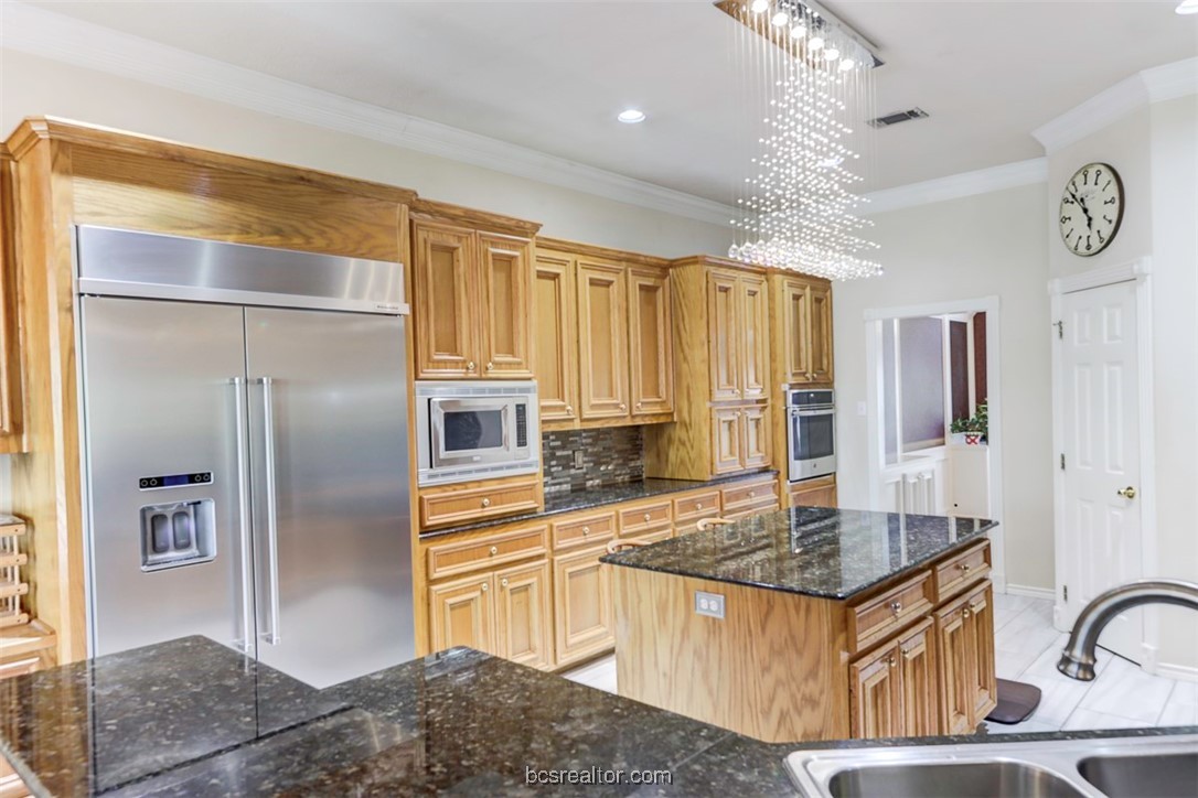 College Station, Texas 77845, United States, 4 Bedrooms Bedrooms, ,3 BathroomsBathrooms,Residential,Pending,47227