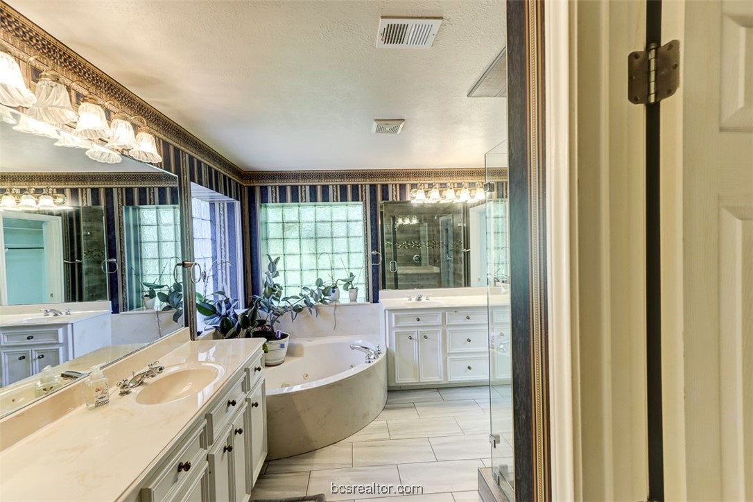 College Station, Texas 77845, United States, 4 Bedrooms Bedrooms, ,3 BathroomsBathrooms,Residential,Pending,47227