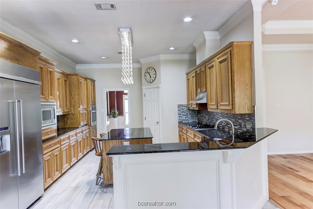 College Station, Texas 77845, United States, 4 Bedrooms Bedrooms, ,3 BathroomsBathrooms,Residential,Pending,47227