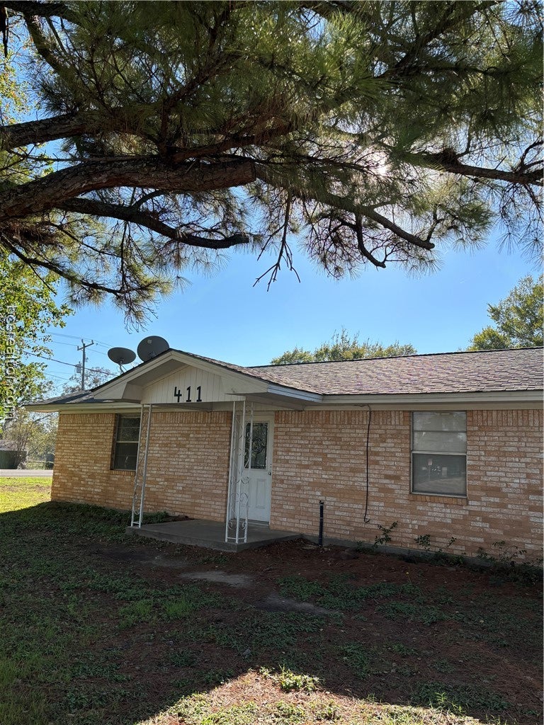 Photo of 411 Hickory Street, Calvert, TX 77837 (MLS # 26010089)