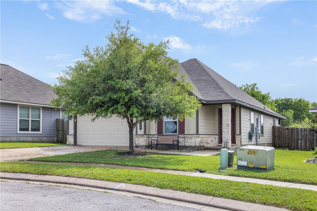 Photo of 128 Dove Court, Navasota, TX 77868 (MLS # 26004104)