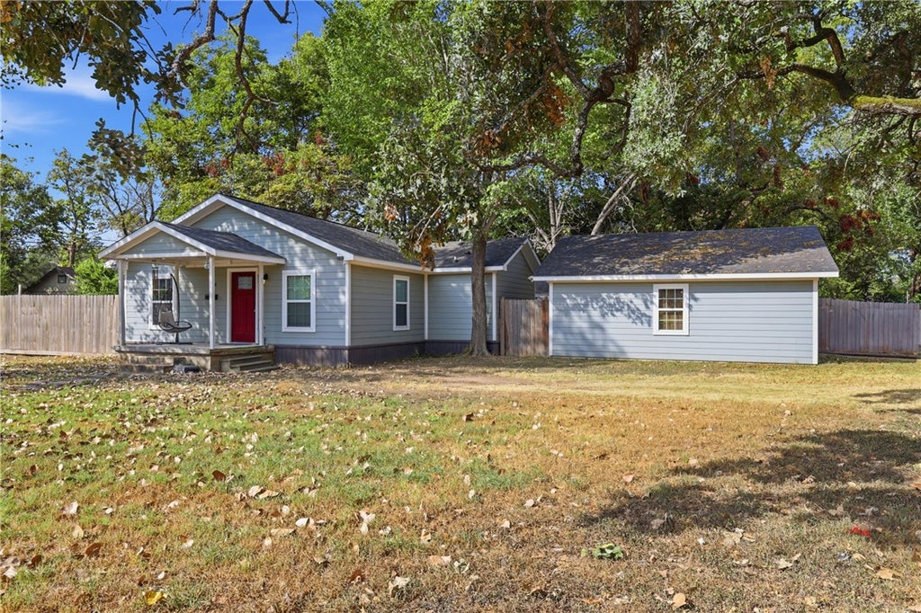 Photo of 1108 Cypress Street, Hearne, TX 77859 (MLS # 26010651)