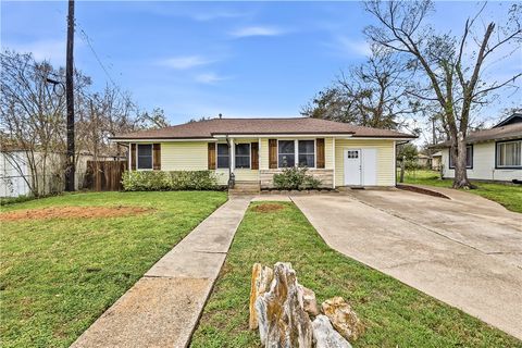 Photo of 1710 Cavitt Avenue, Bryan, TX 77801 (MLS # 26002943)