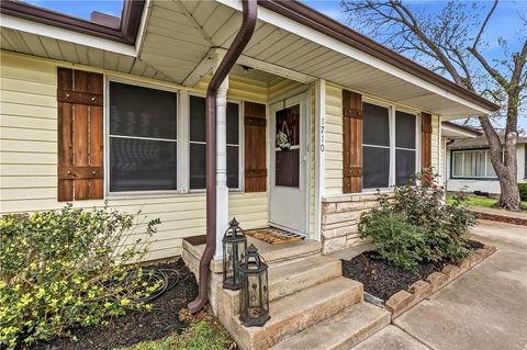 Tiny photo for 1710 Cavitt Avenue, Bryan, TX 77801 (MLS # 26002943)