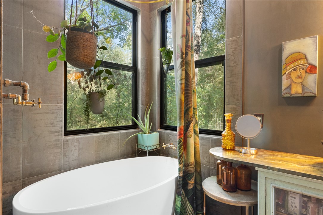 1301 Private Road 3591