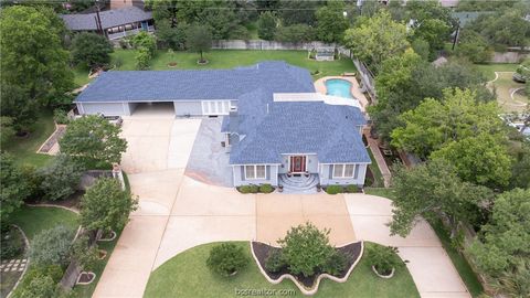 Photo of 404 Hensel Avenue, Bryan, TX 77801 (MLS # 26005555)