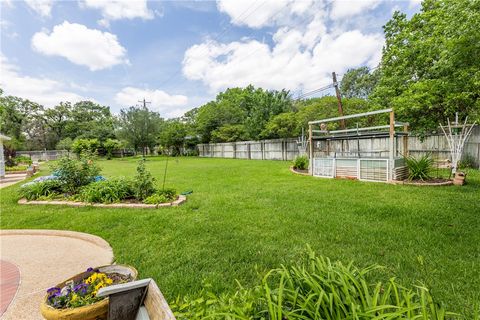 Tiny photo for 404 Hensel Avenue, Bryan, TX 77801 (MLS # 26005555)