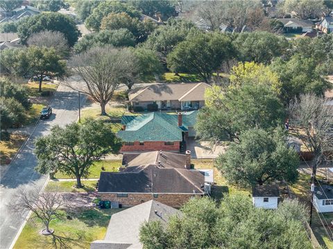 Tiny photo for 704 Bormann St St, Brenham, TX 77833 (MLS # 26002578)