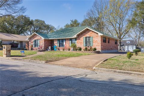 Tiny photo for 704 Bormann St St, Brenham, TX 77833 (MLS # 26002578)