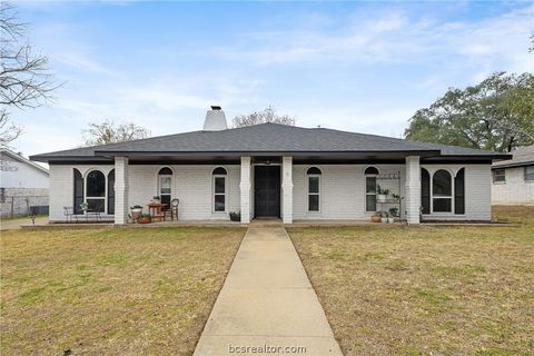 Photo of 3814 Holly Drive, Bryan, TX 77802 (MLS # 26000818)