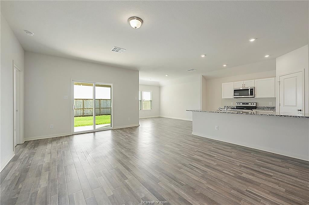 Photo of 5517 Fox Bluff Drive, Bryan, TX 77807 (MLS # 26012044)