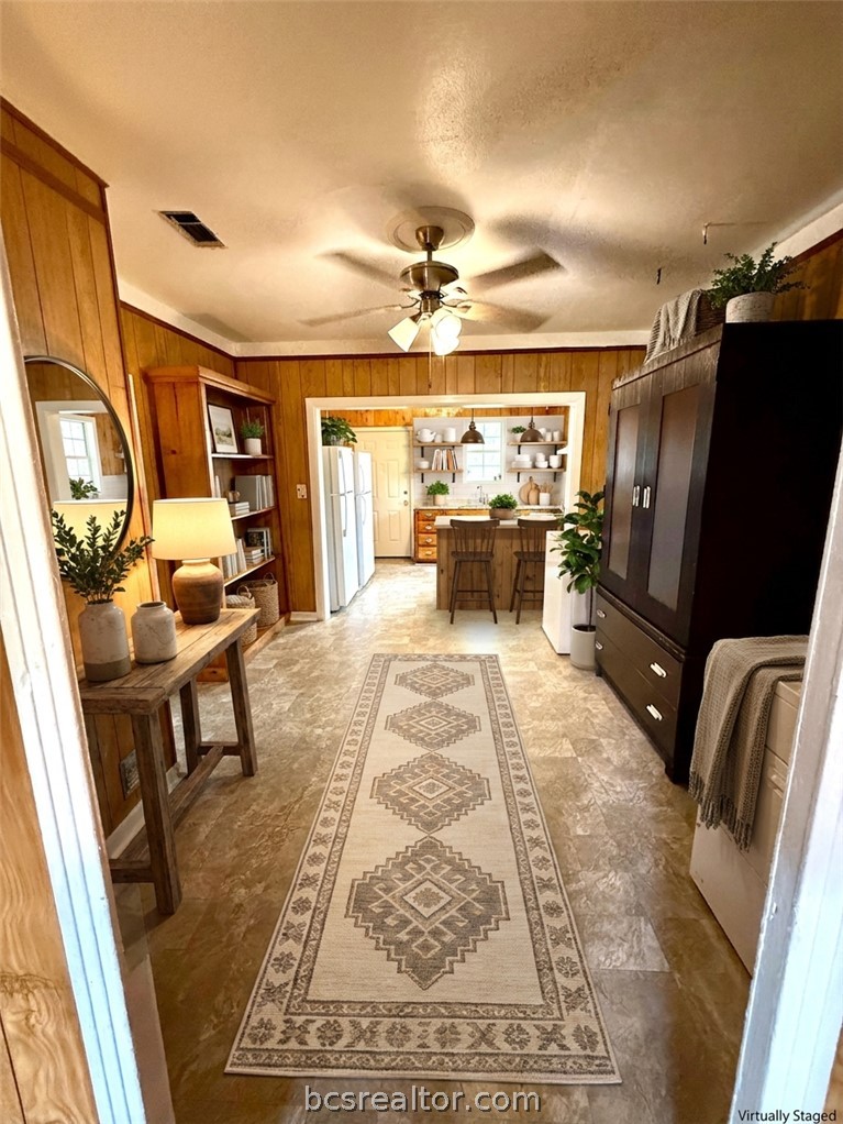 104 N Karnes