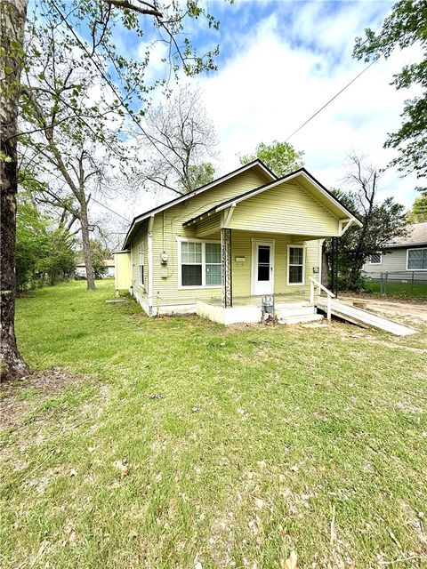 Tiny photo for 104 N Karnes, Cameron, TX 76520 (MLS # 26005271)