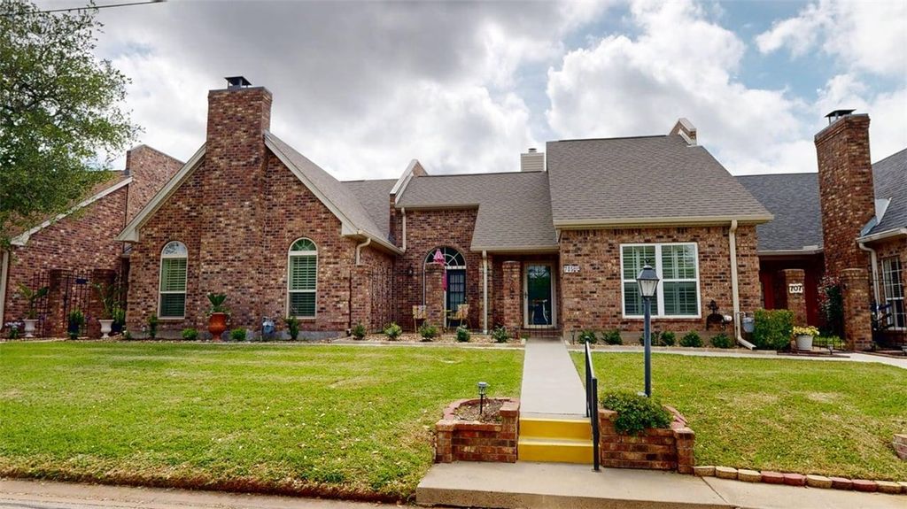 Photo of 705 Walker Street, Bryan, TX 77802 (MLS # 26004381)