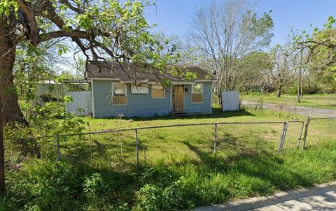 Tiny photo for 813 Foster Street, Navasota, TX 77868 (MLS # 26002342)