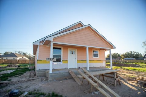 1707 Pine Street Hearne TX 77859