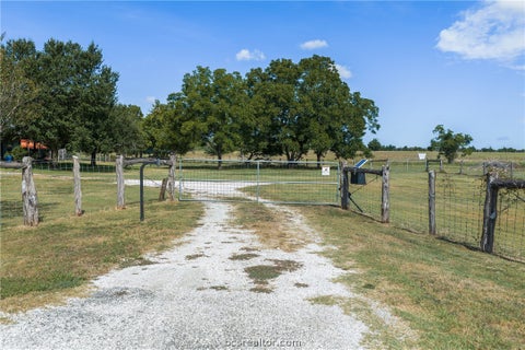 Tiny photo for 9625 E OSR, Hearne, TX 77859 (MLS # 26011141)