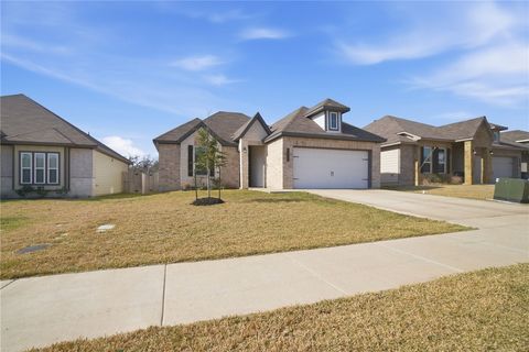Photo of 1318 Kingsgate Drive, Bryan, TX 77807 (MLS # 26002566)