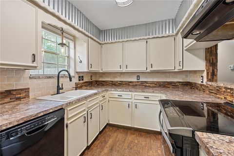 Tiny photo for 10802 Estelle Circle, Montgomery, TX 77356 (MLS # 26005508)