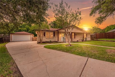 Photo of 10802 Estelle Circle, Montgomery, TX 77356 (MLS # 26005508)