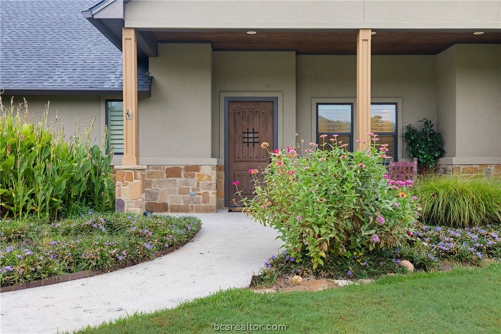 Photo of 10821 Lonesome Dove Trail, Bryan, TX 77808 (MLS # 26012485)