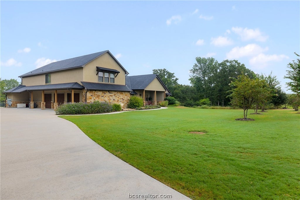 Photo of 10821 Lonesome Dove Trail, Bryan, TX 77808 (MLS # 26012485)