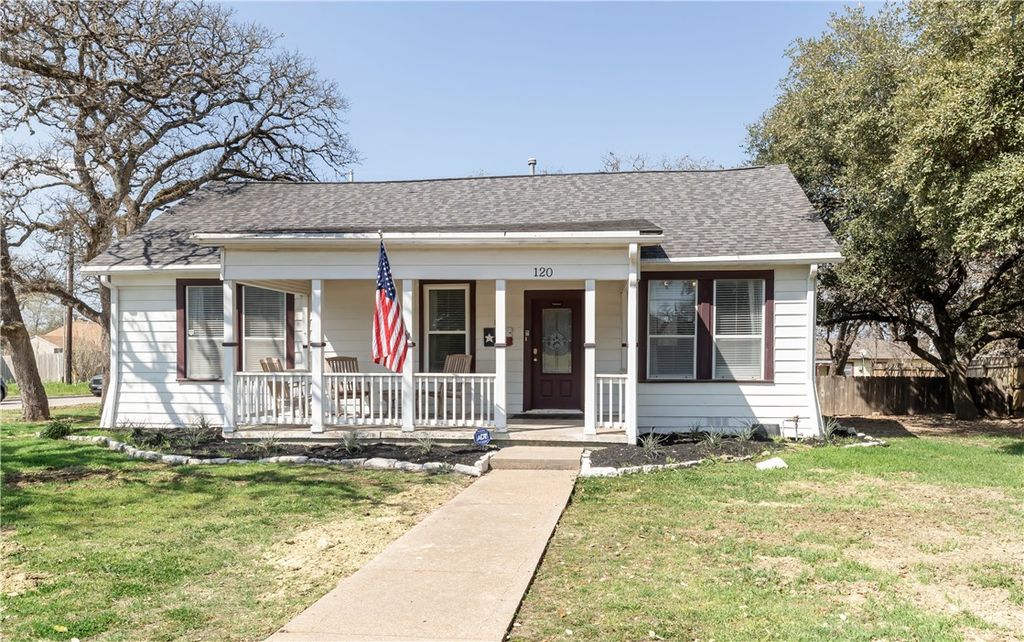 Photo of 120 Fairway Drive, Bryan, TX 77801 (MLS # 26005779)