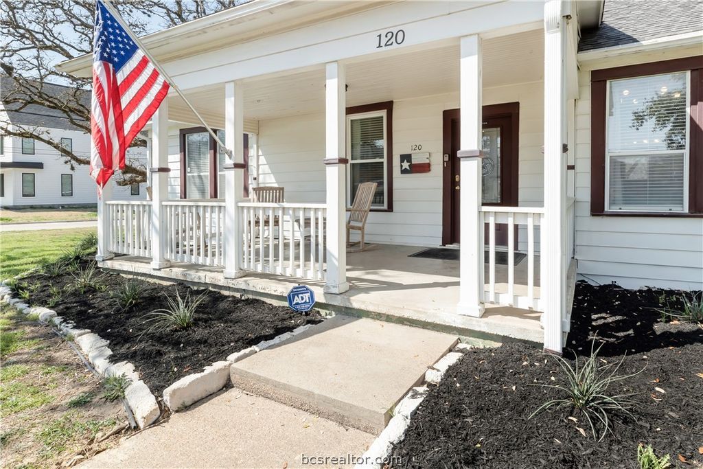Photo of 120 Fairway Drive, Bryan, TX 77801 (MLS # 26005779)