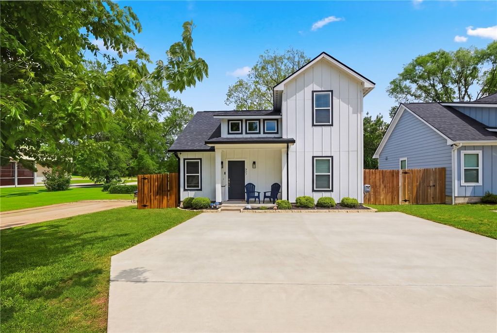 Photo of 507 N Logan Avenue, Bryan, TX 77803 (MLS # 26004569)