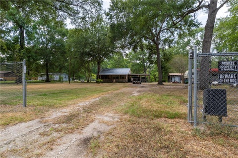 Photo of 846 Bentwood Bend BND, Livingston, TX 77351 (MLS # 26010597)