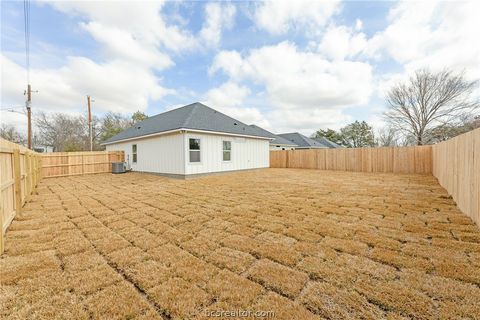 Tiny photo for 209 Lock Lane, Bryan, TX 77803 (MLS # 26001863)