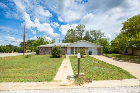 Photo of 606 N Moore Street, Caldwell, TX 77836 (MLS # 26011012)