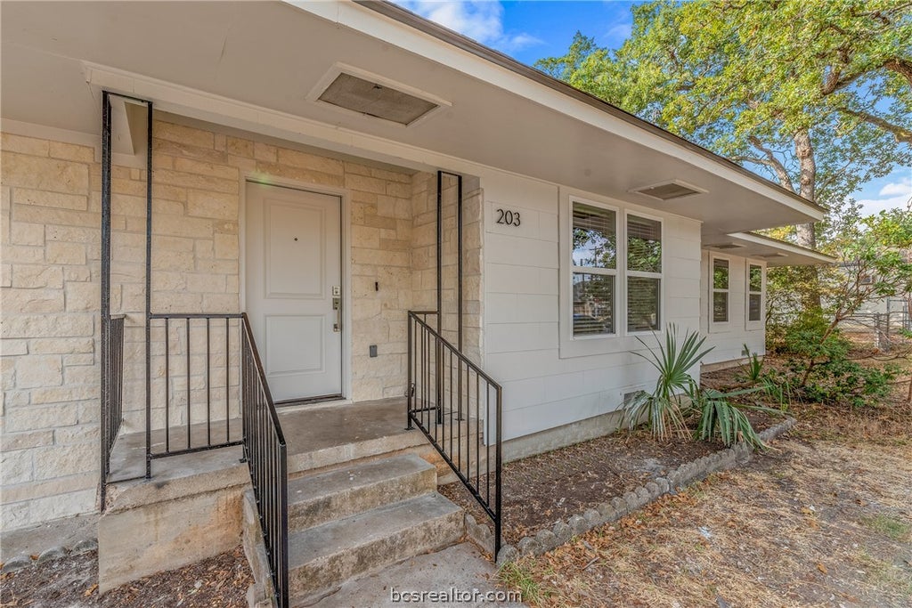 Photo of 203 Dunn Street, Bryan, TX 77801 (MLS # 26011844)