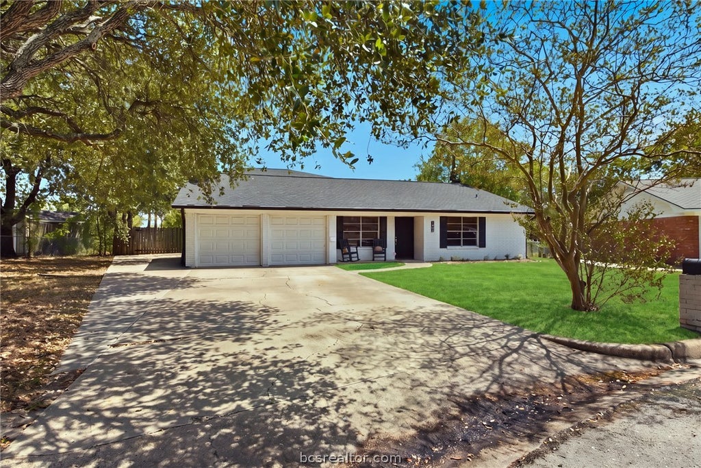 Photo of 1404 Skrivanek Court, College Station, TX 77840 (MLS # 26010815)