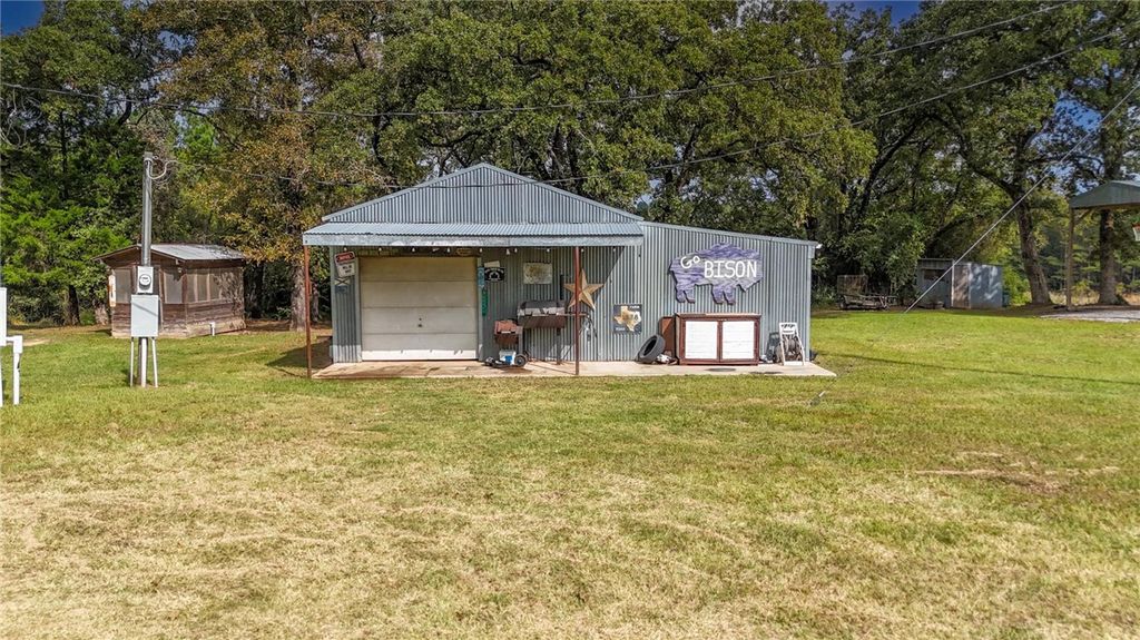 Photo of 9759 County Road 316, Buffalo, TX 75831 (MLS # 26004224)