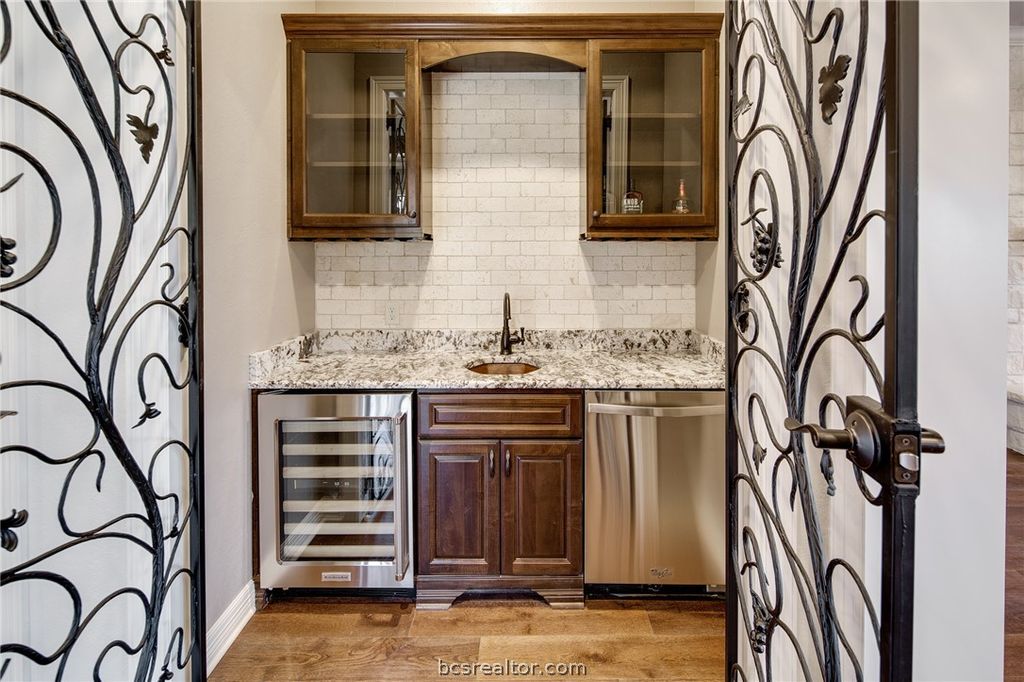Photo of 3211 Pinyon Creek Drive, Bryan, TX 77807 (MLS # 26003464)