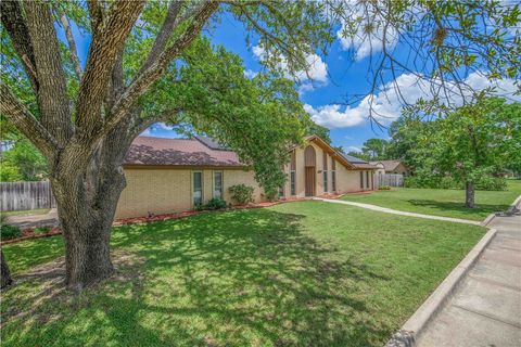 Photo of 2401 Briar Oaks Drive, Bryan, TX 77802 (MLS # 26006741)