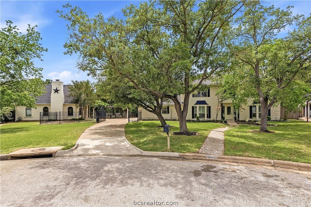 Photo of 2801 Briar Grove Circle, Bryan, TX 77802 (MLS # 26004944)