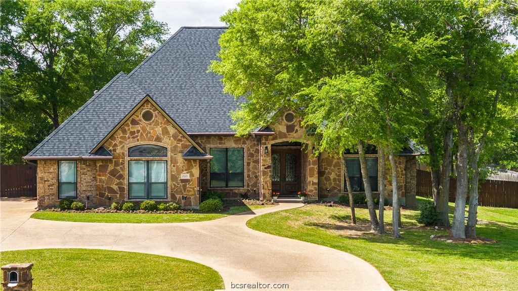 Photo of 2005 Old May Court, College Station, TX 77845 (MLS # 26003883)