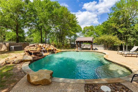 Tiny photo for 2005 Old May Court, College Station, TX 77845 (MLS # 26003883)