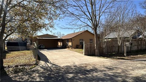 Tiny photo for 404 Wilson Street N, Madisonville, TX 77864 (MLS # 26001617)