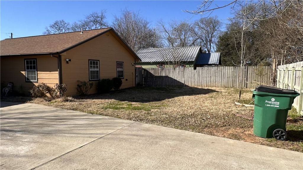 Photo of 404 Wilson Street N, Madisonville, TX 77864 (MLS # 26001617)