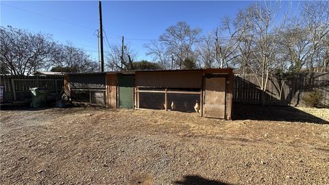 Tiny photo for 404 Wilson Street N, Madisonville, TX 77864 (MLS # 26001617)
