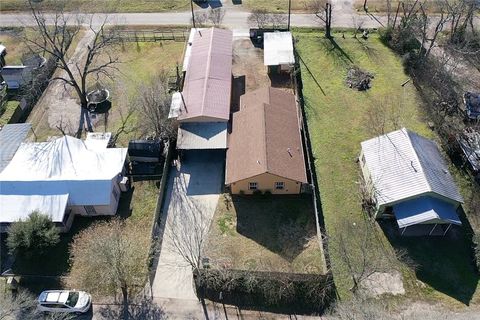 Tiny photo for 404 Wilson Street N, Madisonville, TX 77864 (MLS # 26001617)