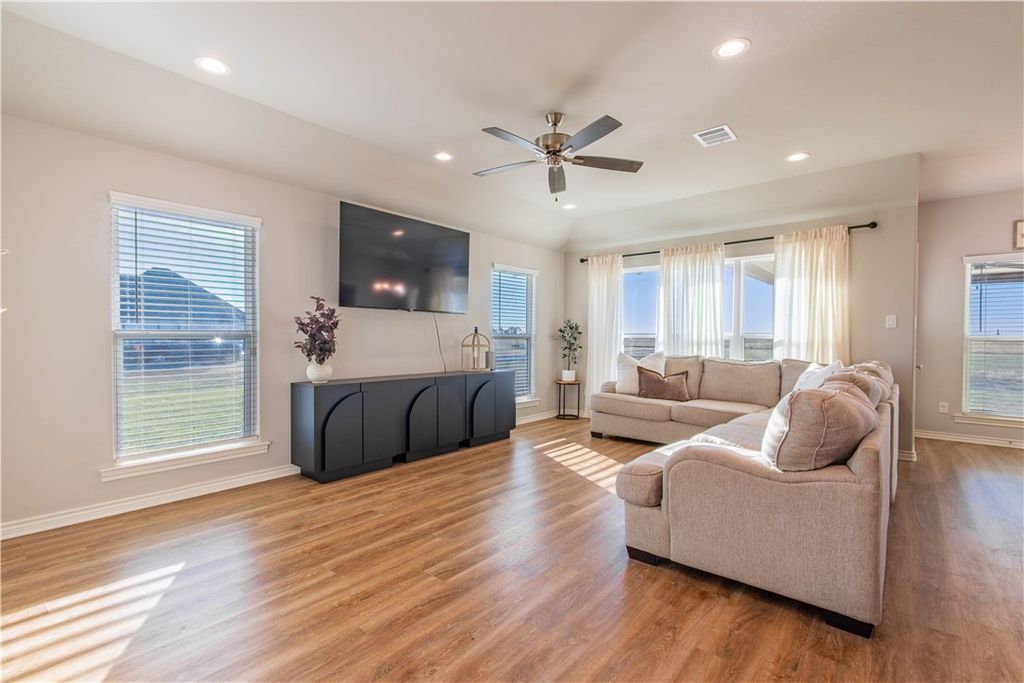 Photo of 9403 County Road 272, Somerville, TX 77879 (MLS # 25011354)