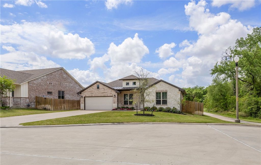 Photo of 3511 Wildwood Court, Bryan, TX 77808 (MLS # 26004501)