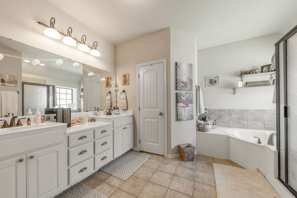 College Station, Texas 77845, United States, 3 Bedrooms Bedrooms, ,3 BathroomsBathrooms,Residential,Active,96935