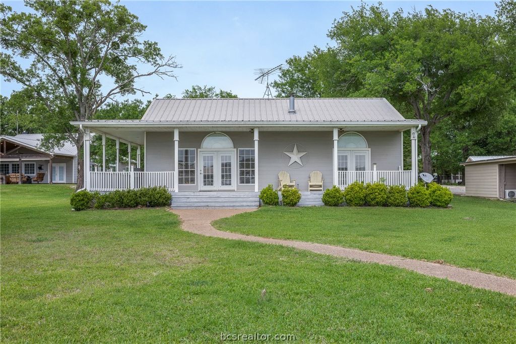 Photo of 20283 E Lakeshore Drive, Thornton, TX 76687 (MLS # 26004716)
